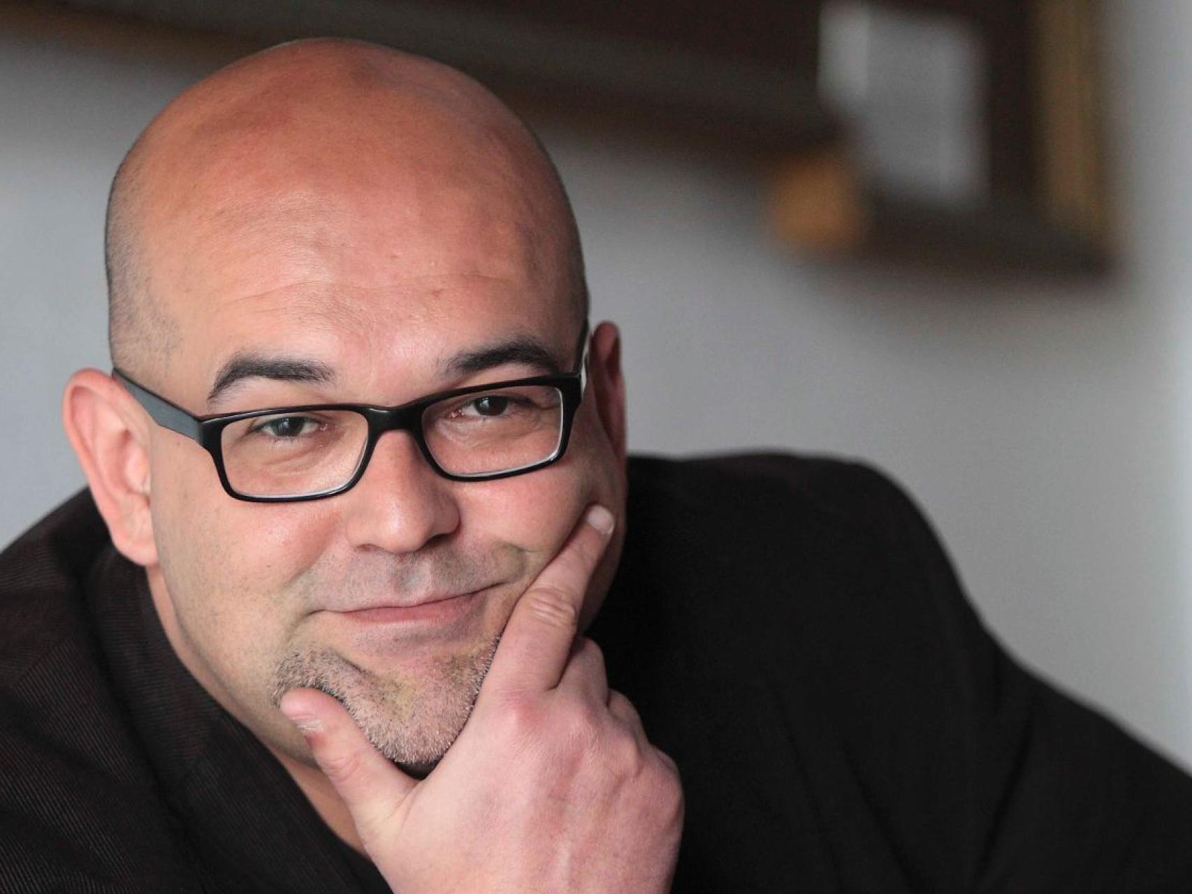 El escritor canario Alexis Ravelo.