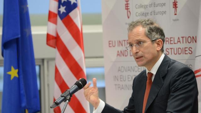 A Gardner le preocupan las críticas de Trump a la prensa y los jueces