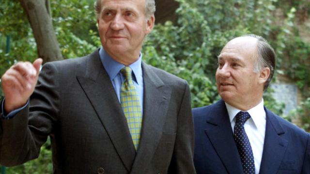 El Aga Khan, junto al rey Juan Carlos (izda).