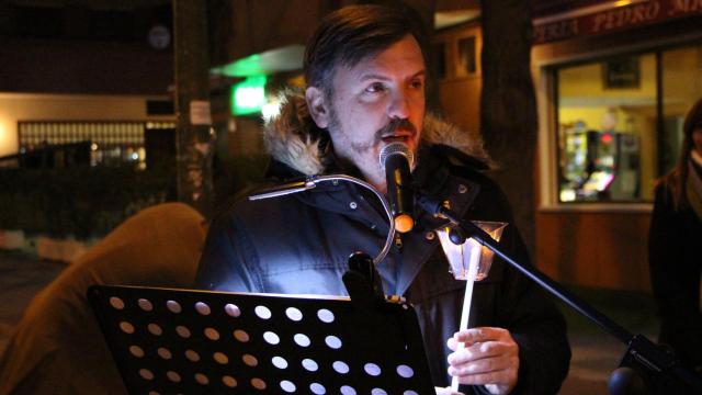 Ignacio Arsuaga, presidente de la plataforma HazteOir, durante una protesta nocturna