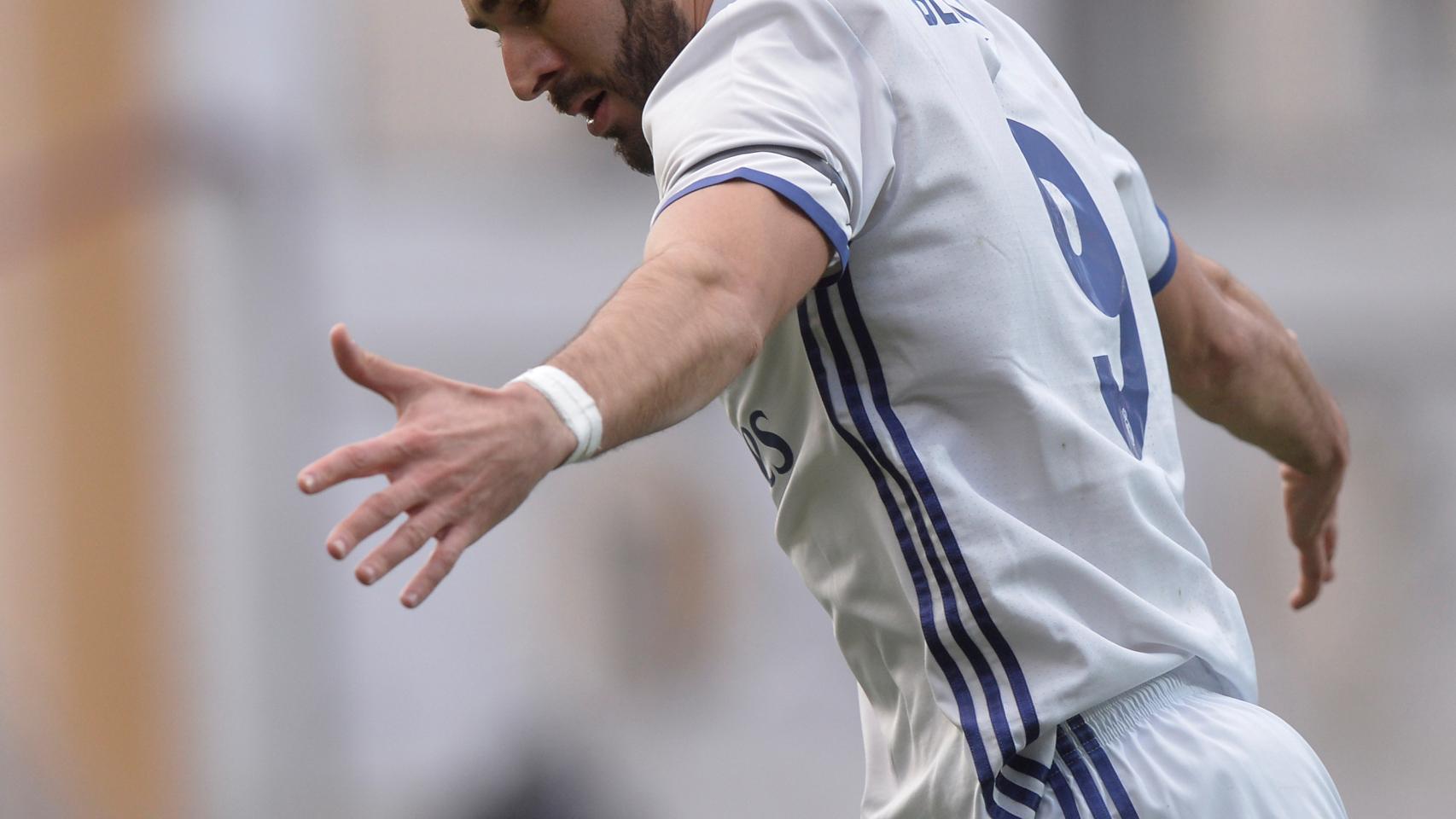 Benzema celebra un gol en Ipurua.