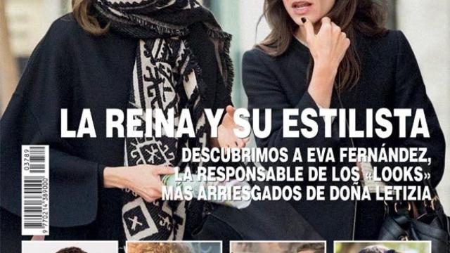 La reina Letizia pasea por Madrid acompañada de su estilista.