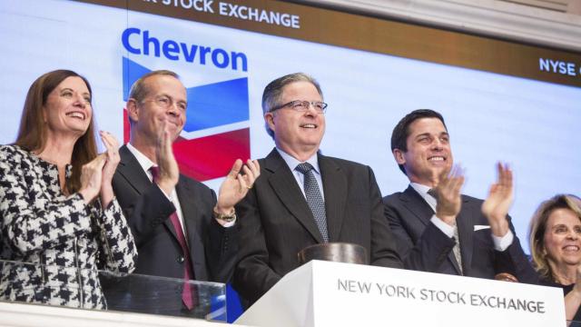 Directivos de Chevron en bolsa.