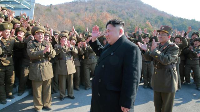 El líder norcoreano Kim Jong-un durante un acto militar.