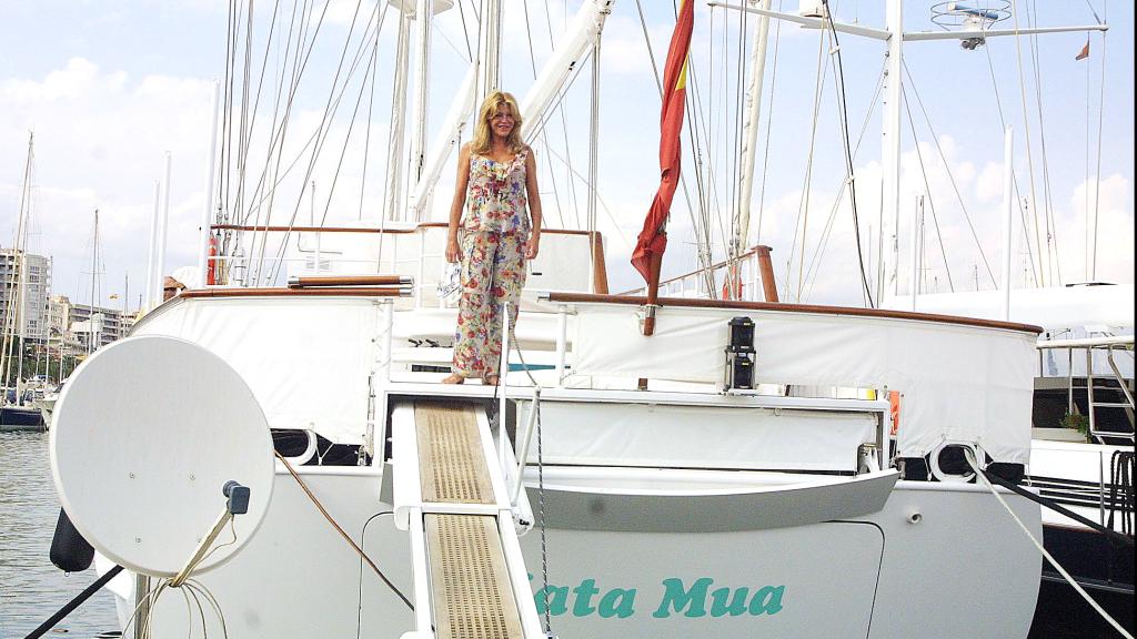 Tita Thyssen posa en el Mata Mua, su yate