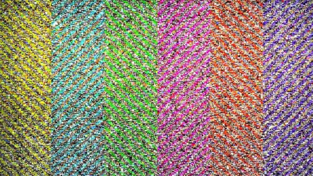 Uno de los murales compuesto con imágenes de Tracking Transience