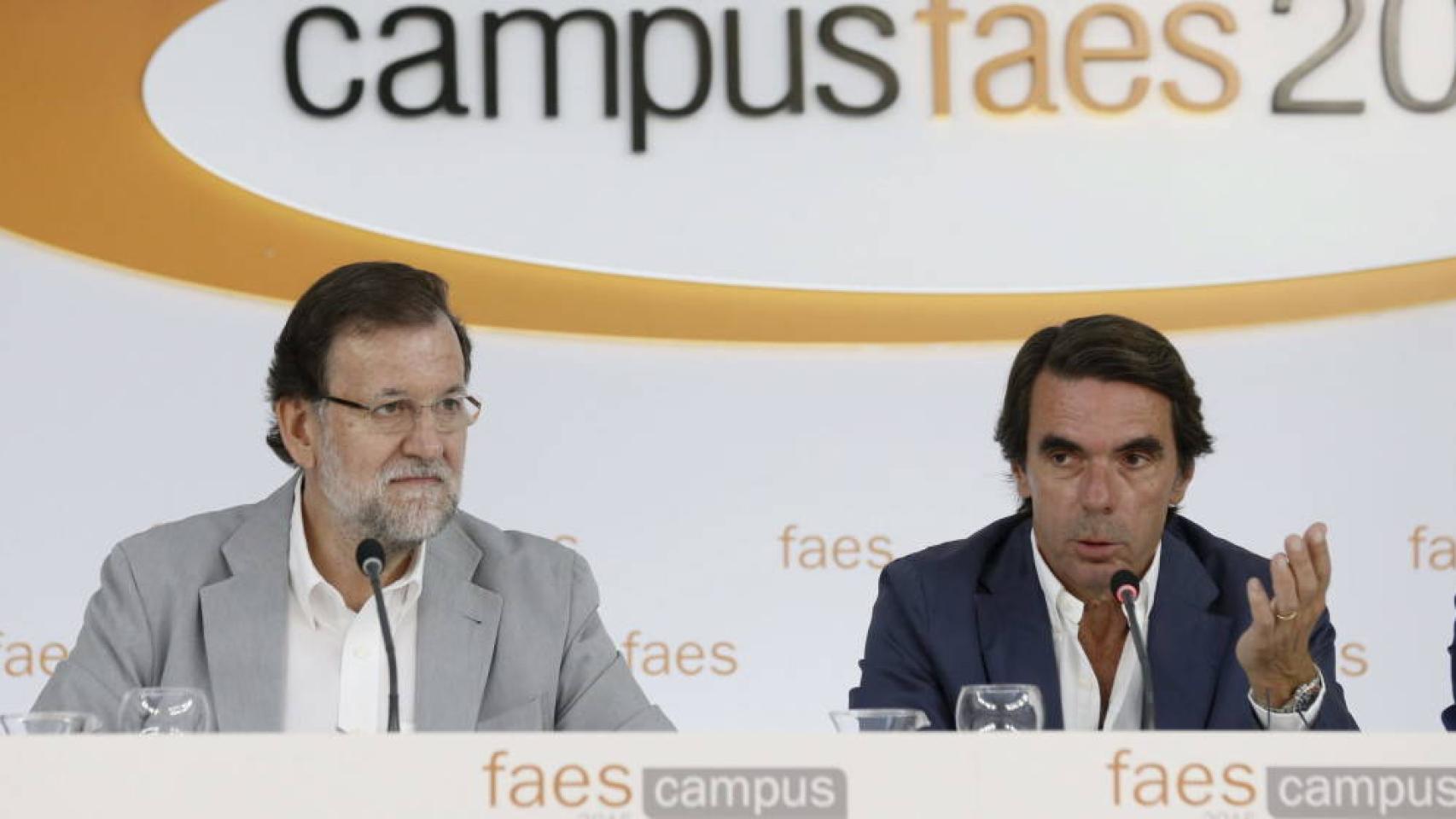 El expresidente José María Aznar con el presidente Mariano Rajoy en el Campus Faes.