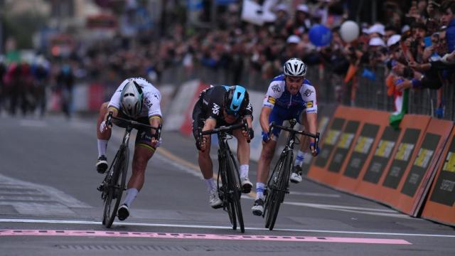 Así fue el apretado sprint final en el que Kwiatkowski se impuso.