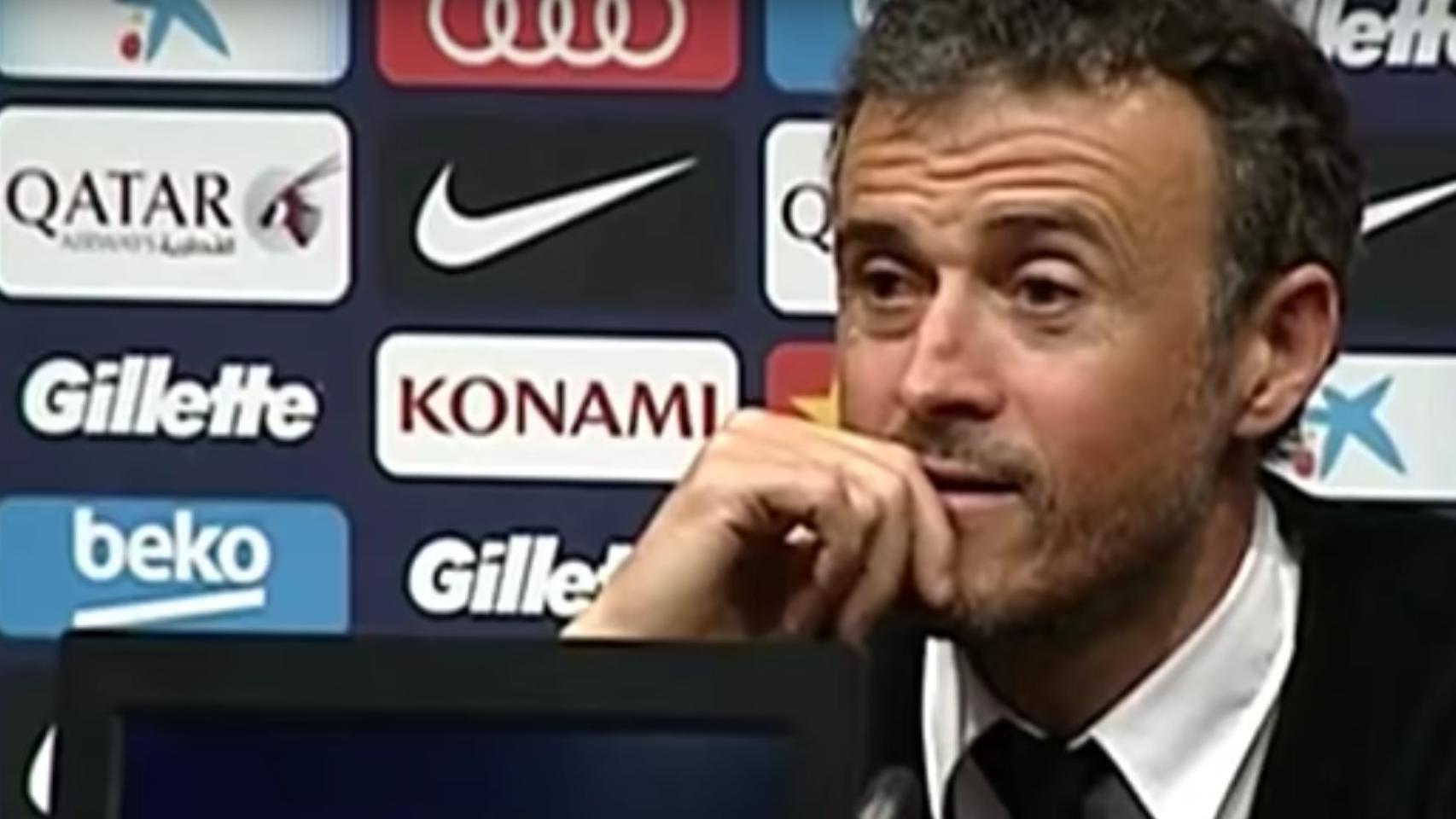 Un periodista de CBS se queda dormido en la rueda de prensa de Luis Enrique