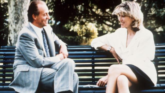 Selina Scott durante la grabación del documental con el rey Juan Carlos en 1992