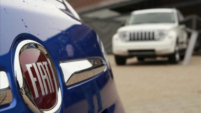 Imagen del logotipo de Fiat en un vehículo.