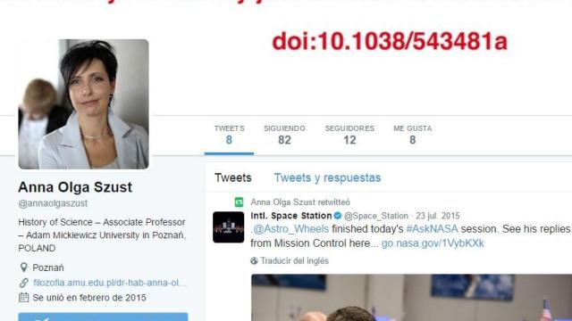Perfil de Twitter de Szust. En el fondo se admite que todo forma parte de un estudio.
