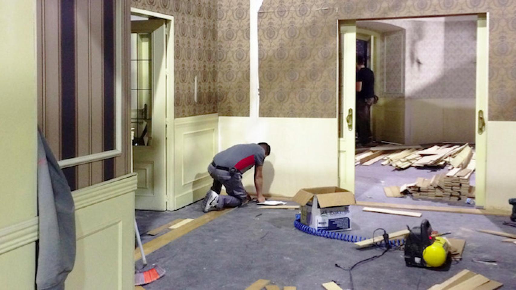 ‘Acacias 38’ construye sus nuevos decorados tras el incendio que quemó uno de sus platós