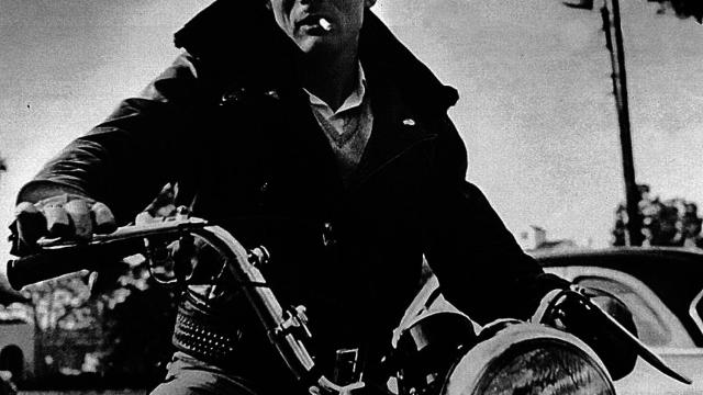 James Dean en una de las secuencias de la película Rebelde sin causa, (1955).