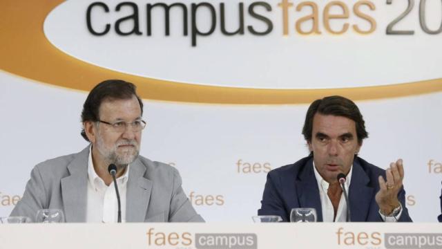 El presidente de Faes, José María Aznar, y el  del Gobierno, Mariano Rajoy.