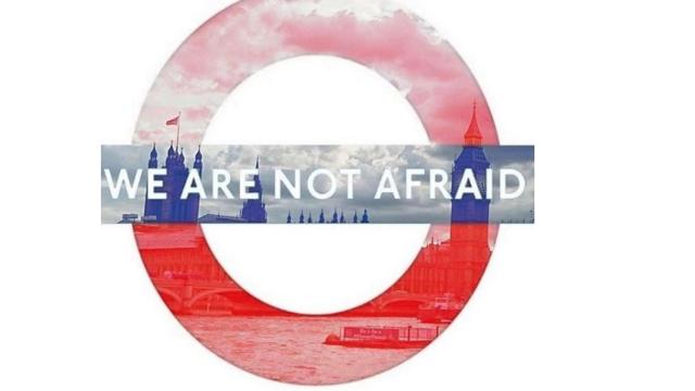 El hashtag #WeAreNotAfraid se ha popularizado en las redes sociales desde el momento del atentado.