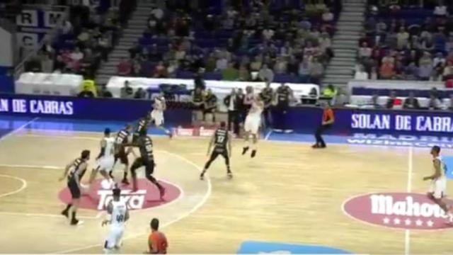 Triple Llull partido contra Retabet Bilbao