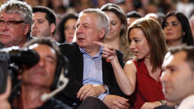 José Blanco junto a Carme Chacón, este domingo, en el acto de Susana Díaz.