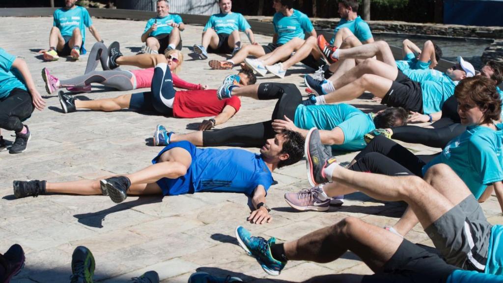 Javi Guerra entrena junto a los voluntarios de Sanitas.