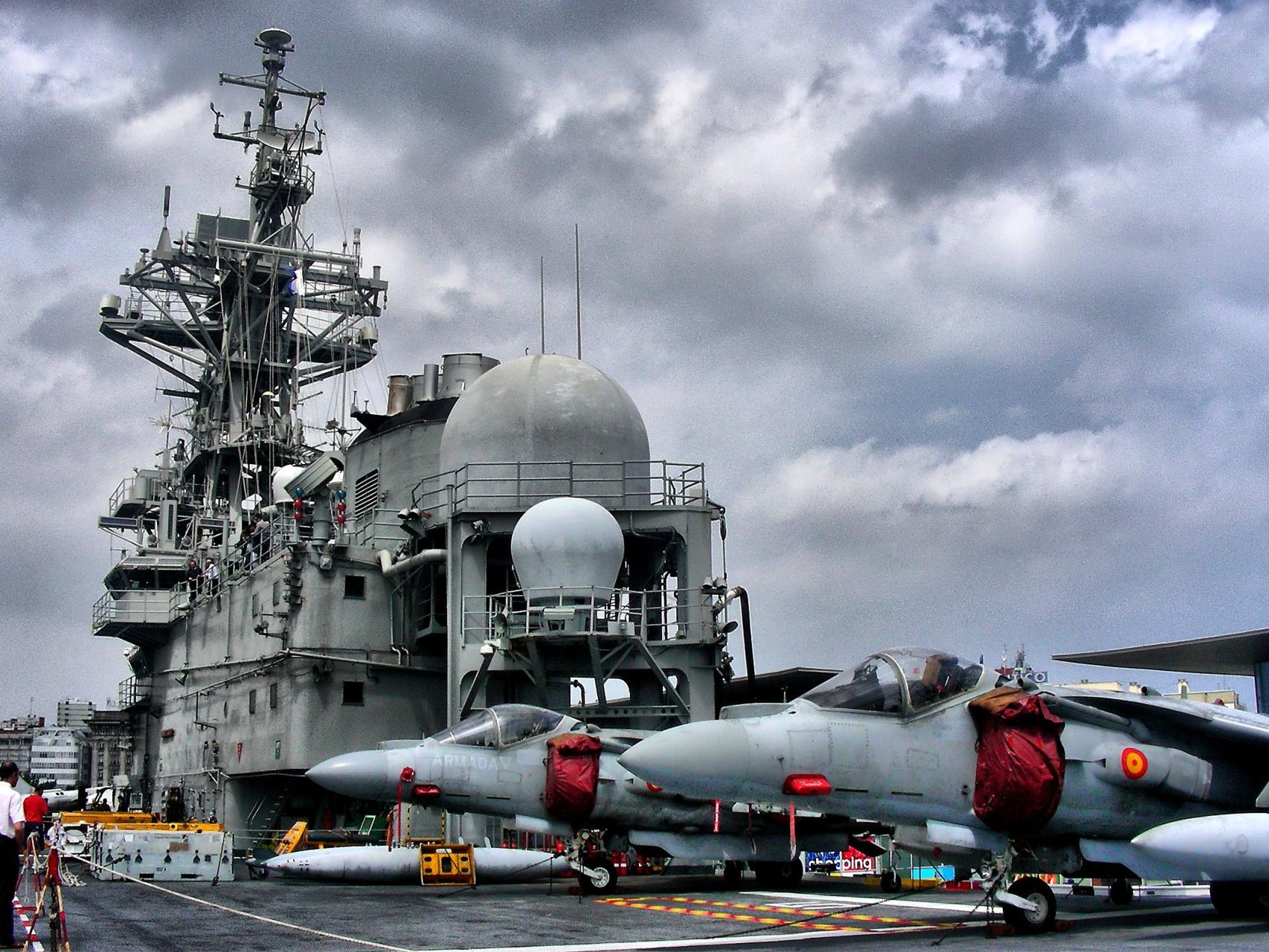 Cubierta del portaaviones atracado en La Coruña en 2010.