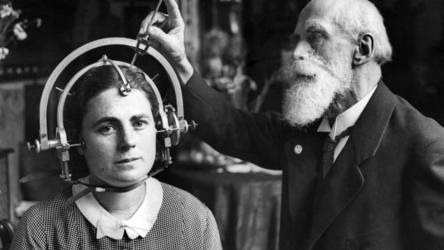 Mediciones de cráneo para estudios raciales.