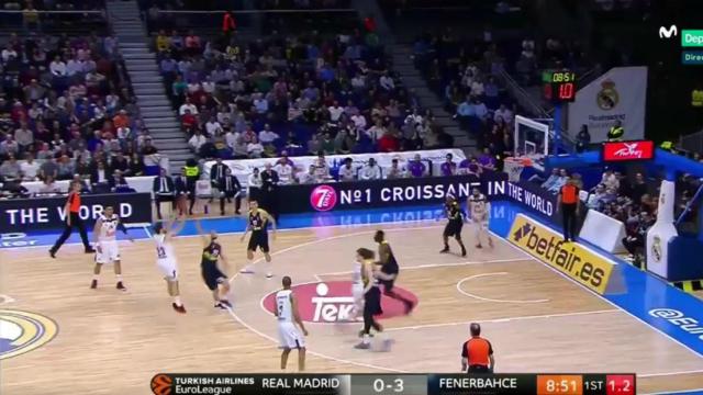 Triple Llull contra Fenerbahçe. Foto: @cero