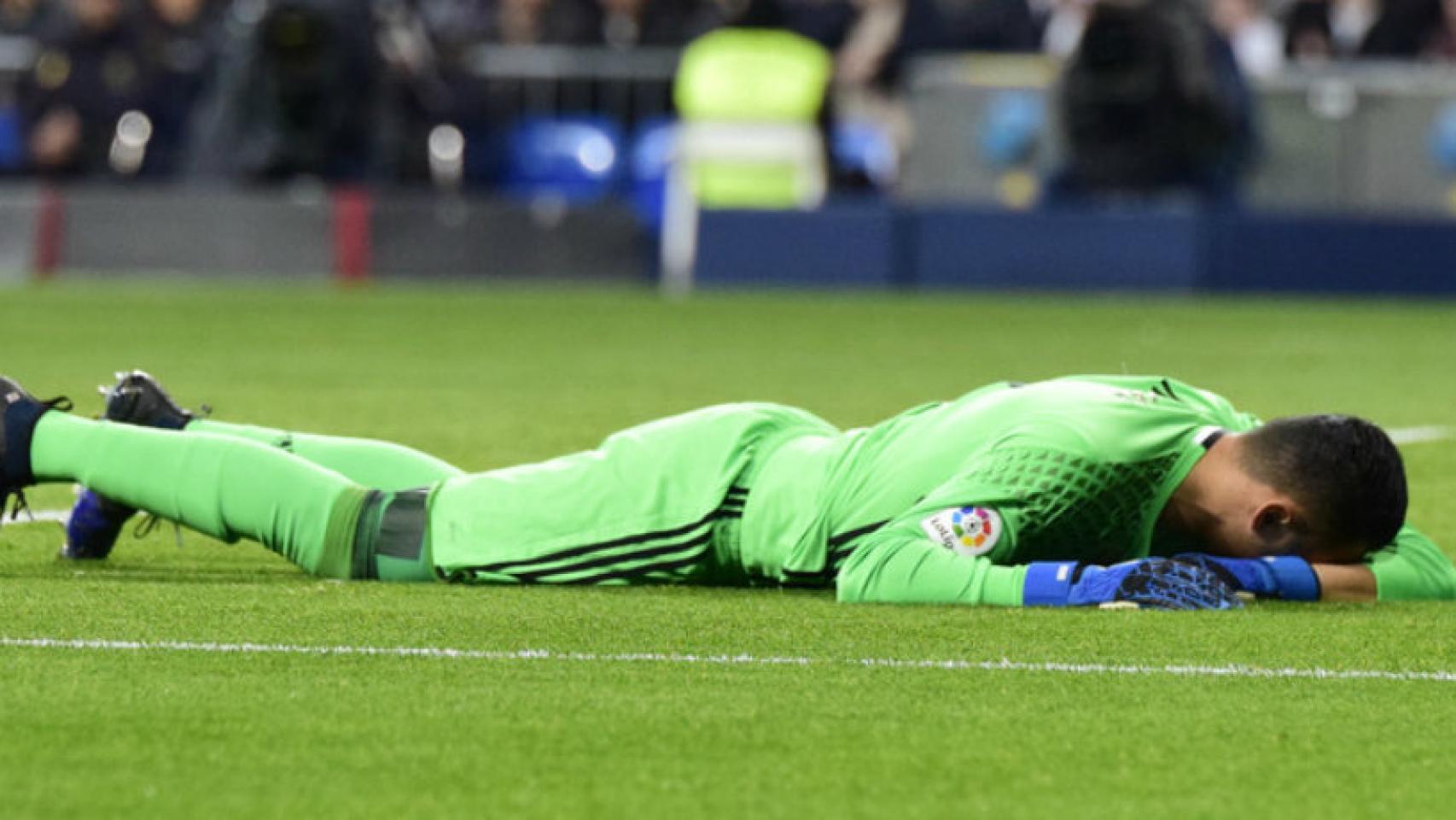Keylor Navas se lamenta tras su fallo Foto: Lucía Contreras / El Bernabéu