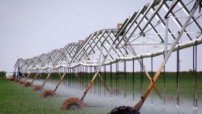 sistema de riego campo