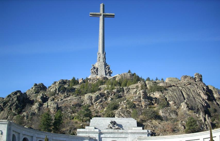 El Gobierno reconoce la tardanza en las exhumaciones del Valle de los Caídos