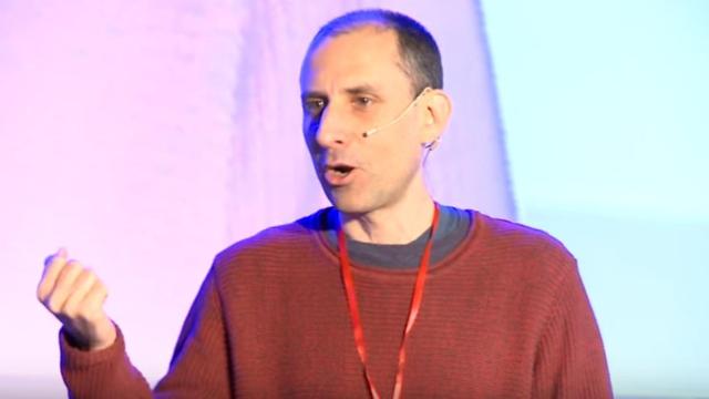 El nutricionista Julio Basulto durante su charla TED