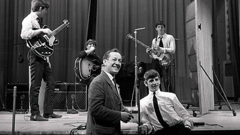 El locutor y sus mejores defensores: The Beatles.