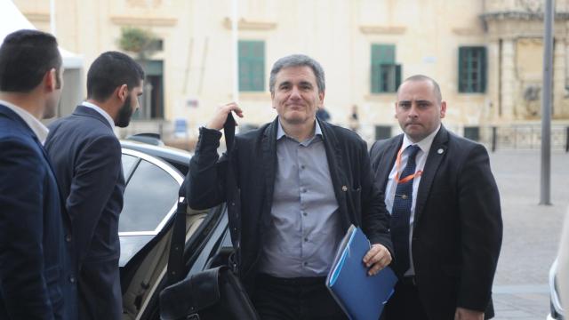 El ministro griego, Euclides Tsakalotos, a su llegada al Eurogrupo de Malta