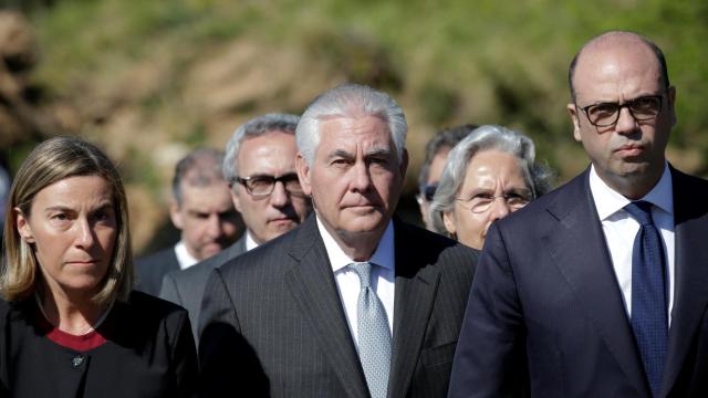 Federica Mogherini, Rex Tillerson y el ministro de exteriores italiano, Angelino Alfano.