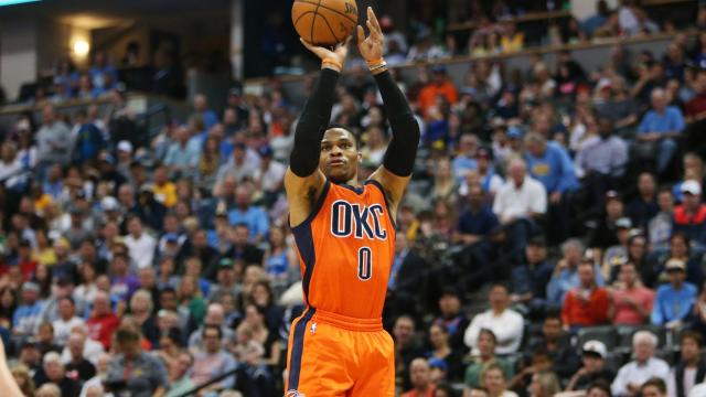 Russell Westbrook en el partido de su histórico récord de triples-dobles.