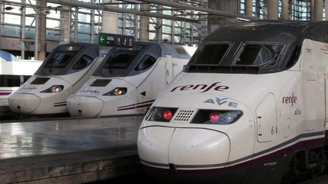 Trenes de alta velocidad en la estación de Atocha.