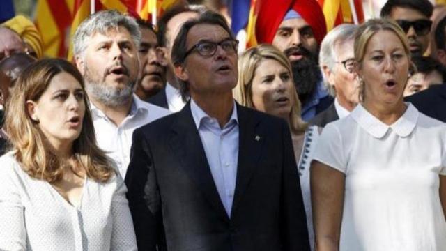 Marta Pascal (i), coordinadora general del PDEcat, con Artur Mas en una Diada.