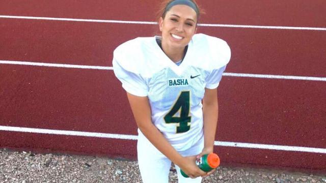 Becca Longo tras un partido de fútbol americano.