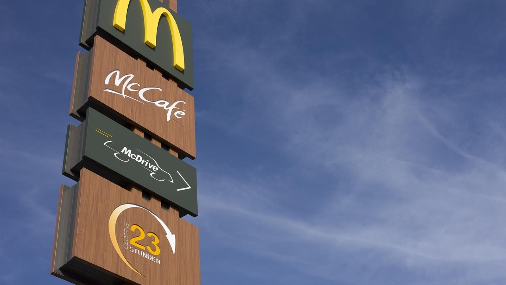 Cartel de un McDonald's.