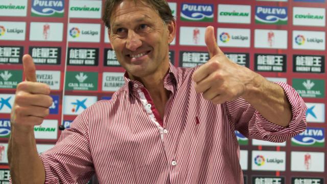 Tony Adams, en su presentación como entrenador del Granada.