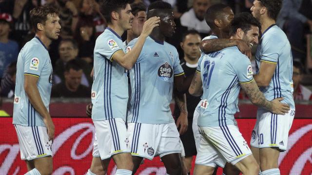 Jugadores del Celta celebran un gol en Granada.