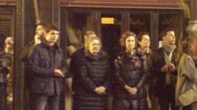 La reina Sofía y su hermana Irene disfrutan de la procesión del Cristo de la Sangre en Palma.