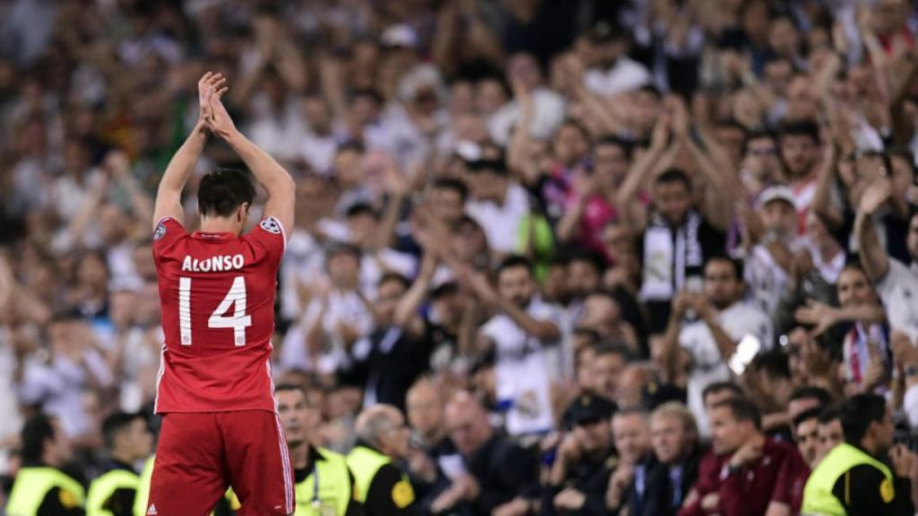 Xabi Alonso, ovacionado en su último partido en el Bernabéu con el Bayern en 2017