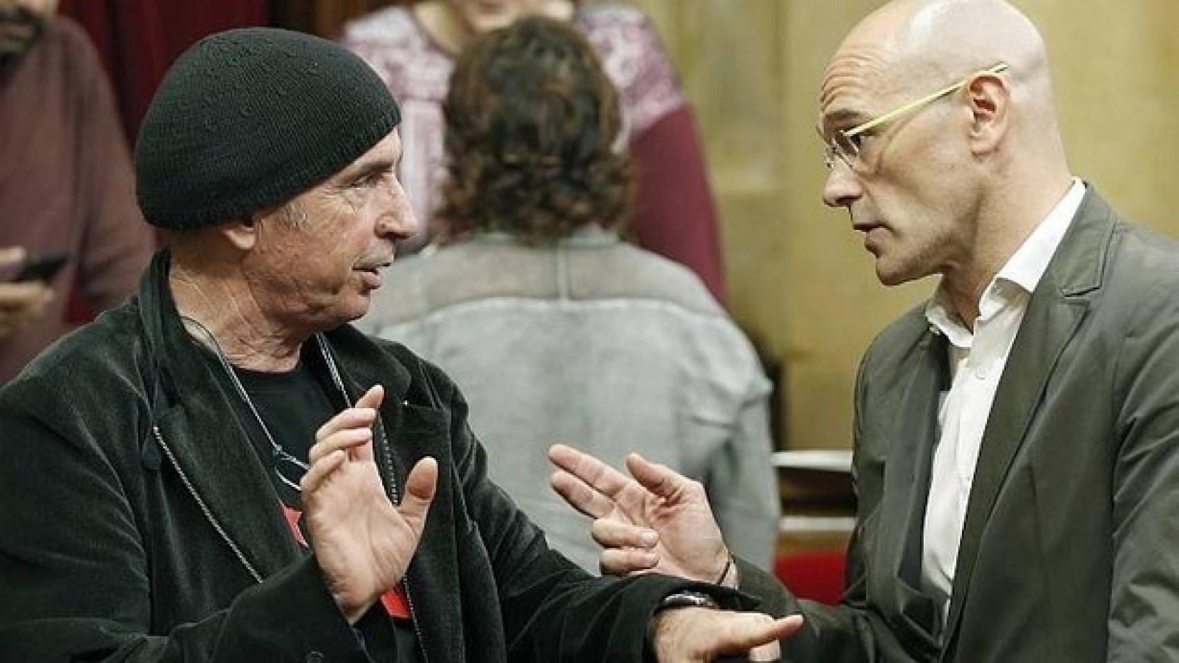 Raul Romeva  y Lluis Llach (EFE).