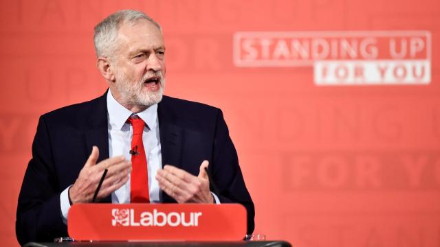Corbyn dice que estas elecciones son entre la mayoría y la élite.