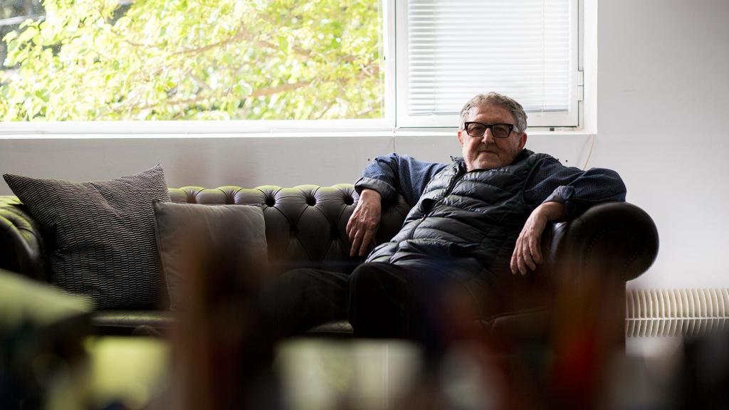 Juan Genovés se formó en la Escuela de Bellas Artes de Valencia.