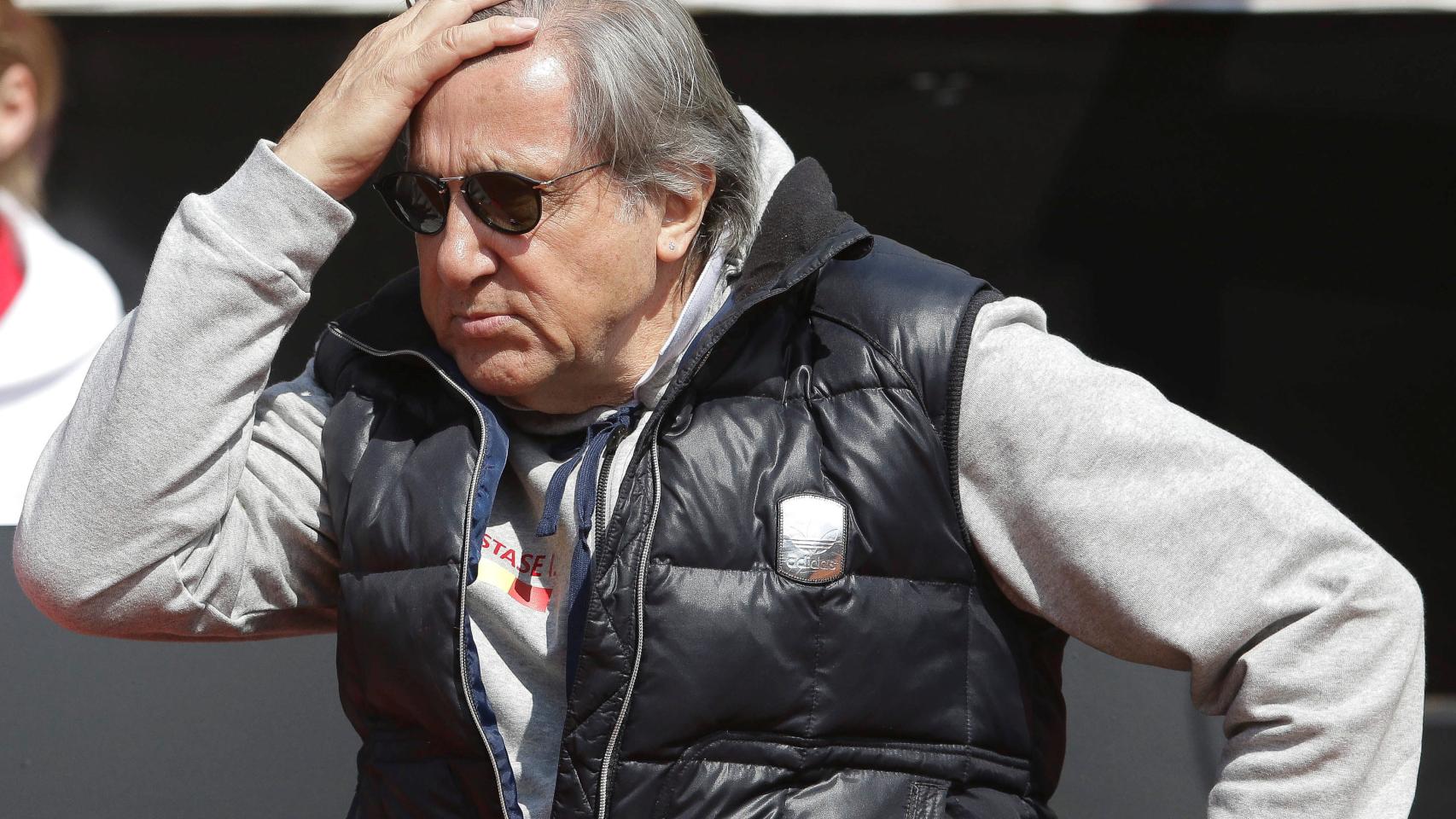 Ilie Nastase en la eliminatoria de Copa Federación entre Rumanía y Gran Bretaña.