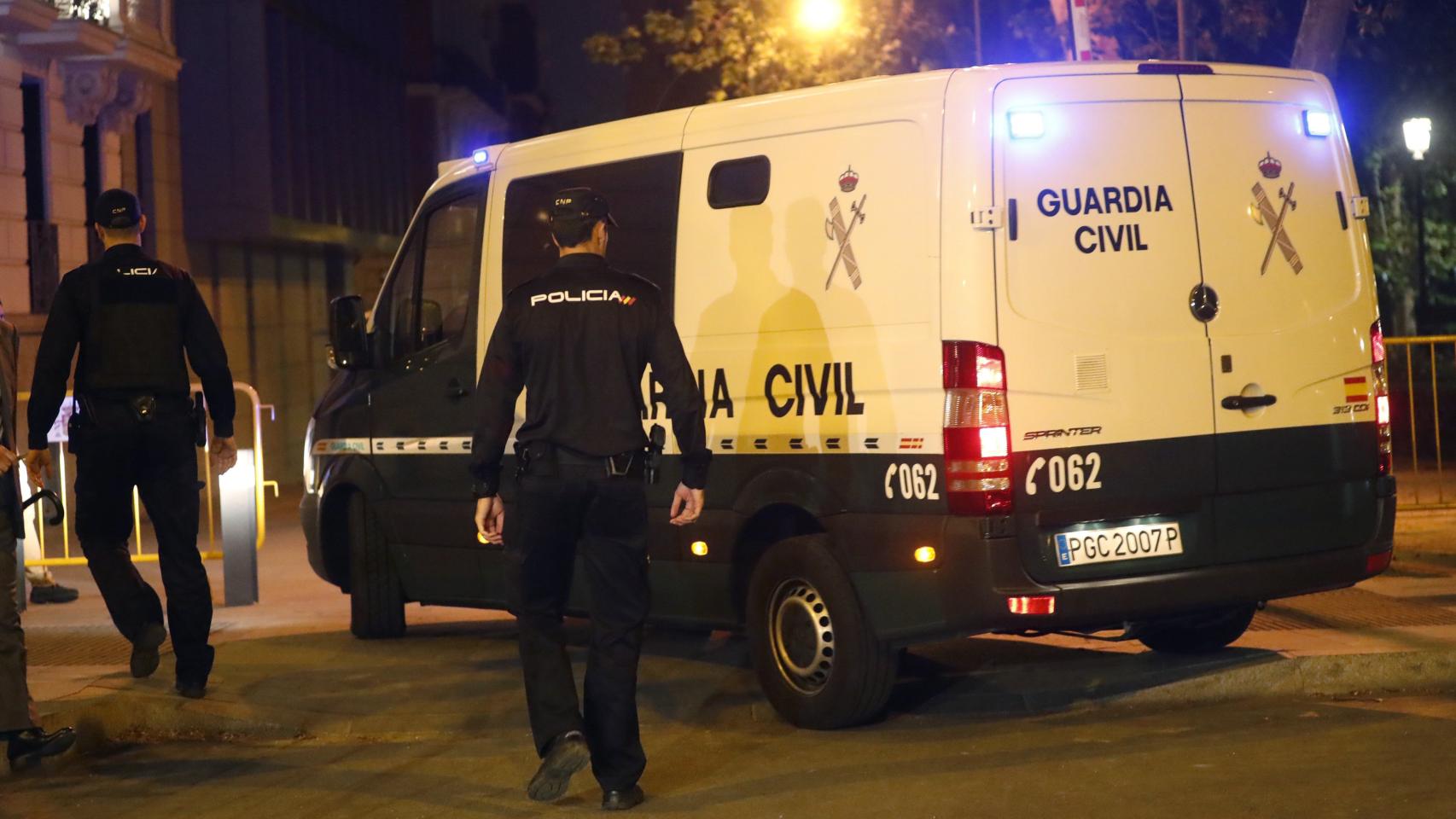 Jordi Pujol Ferrusola, trasladado en un furgón de la Guardia Civil.