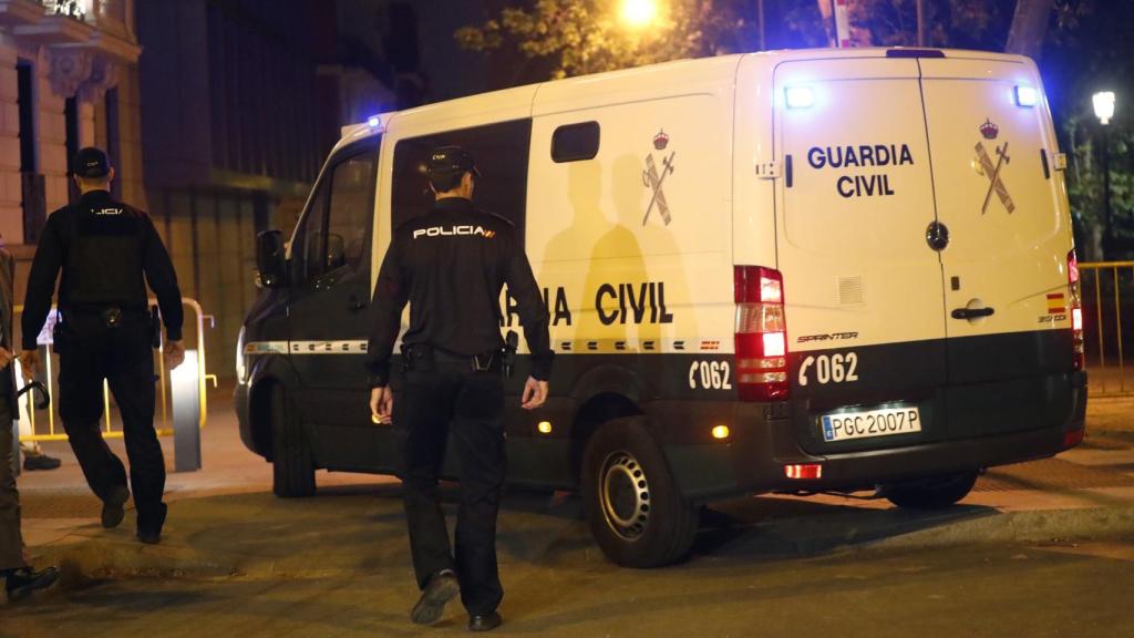 Jordi Pujol Ferrusola, trasladado en un furgón de la Guardia Civil.