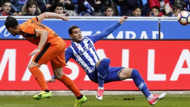 El Alavés perdona a un Eibar en inferioridad