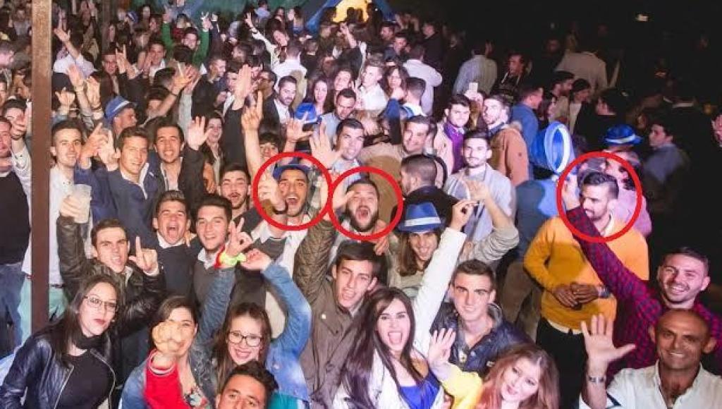 De izquierda a derecha, y en círculo rojo, el militar Alfonso Cabezuelo Entrena, José Ángel Prenda y el guardia civil Antonio Manuel Guerrero Escudero.